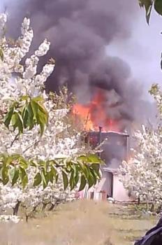 Amasya'da 2 katlı ev ve dopu alev alev yandı