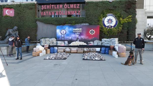 İstanbul’da uyuşturucu operasyonu: 89 şüpheli tutuklandı, ele geçirilenler sergilendi