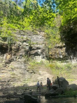 Gezmek için gittiği şelalede başına kaya parçası düşen Ogün hayatını kaybetti