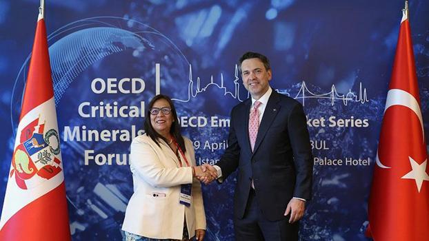 Bakan Bayraktar, Peru Çevre Bakanı Castillo ile bir araya geldi