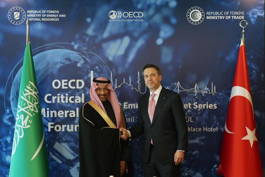 Bakan Bayraktar, Suudi Arabistan Sanayi ve Maden Kaynakları Bakanı İbrahim Al-Khorayef ile görüştü