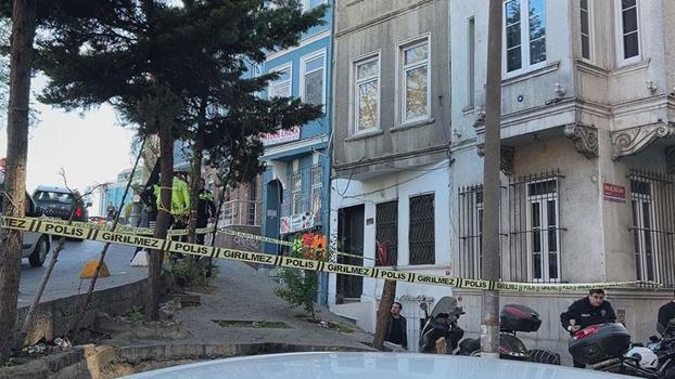 Beyoğlu'nda bir kişi evinde ölü bulundu