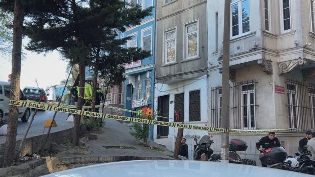 Beyoğlu'nda bir kişi evinde ölü bulundu