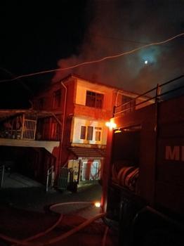 Yangın çıkan daire kullanılamaz hale geldi