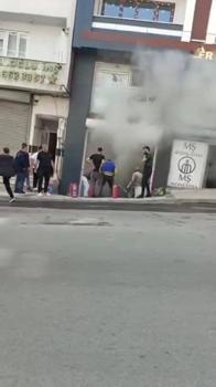 Sultangazi’de kağıt deposunda çıkan yangın söndürüldü