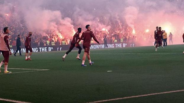 Galatasaray antrenmanda taraftarıyla buluştu