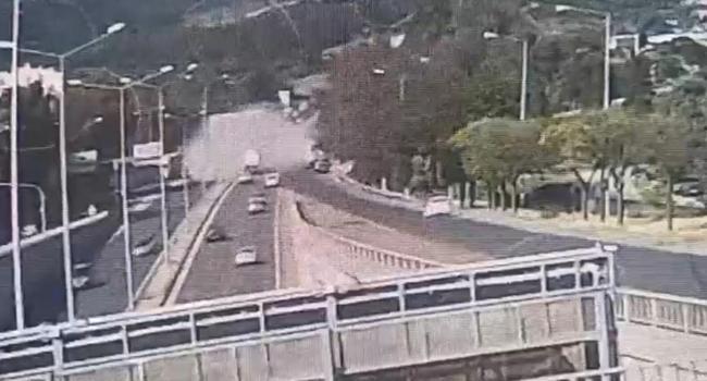 İzmir'de freni boşalan TIR, 9 araca çarptı: 3 ölü, 1’si polis 4 yaralı (6)