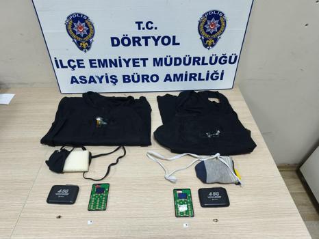 Ehliyet sınavında kopya düzeneğiyle yakalandılar