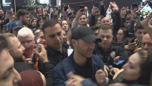 Domenico Tedesco, çiçek ve tezahüratlarla uğurlandı