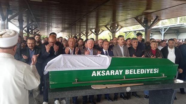 Yemek yaparken elbisesi tutuşup ölen kadın, toprağa verildi