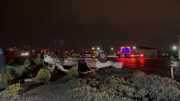Niğde'de iki otomobil çarpıştı: 2'si ağır 4 yaralı