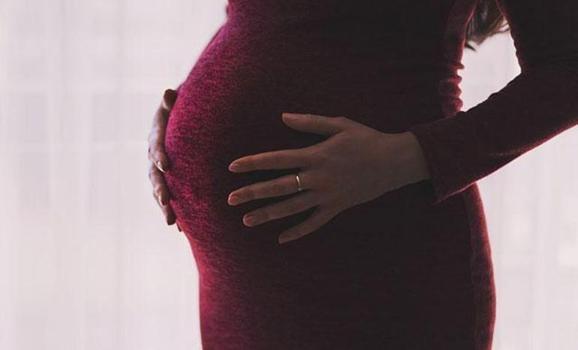 Doğum sonrası dönemde kadınların yüzde 56'sı işten ayrılıyor