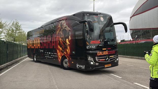 Samsunspor ve Galatasaray stadyuma geldi