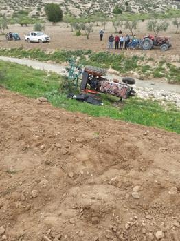 Kilis'te devrilen traktörün sürücüsü öldü