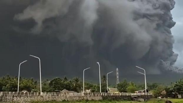 Mayon Yanardağı’nda patlama
