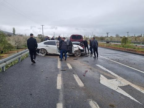 Konya'da 2 otomobil çarpıştı: 4 yaralı