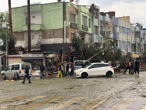 Şanlıurfa'da sağanak ve dolu: 12 yaralı