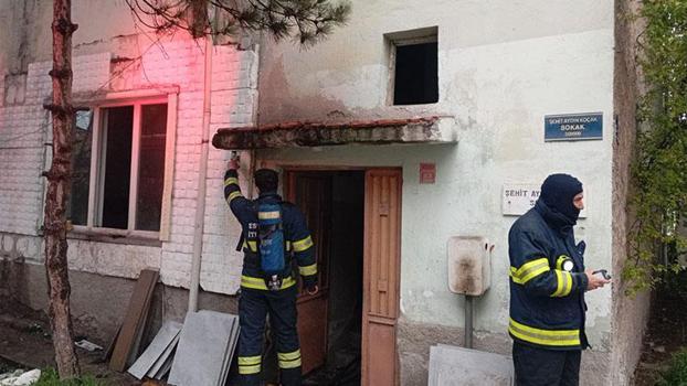 Evde çıkan yangında hayatını kaybetti