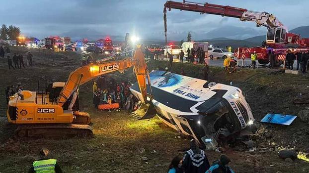 Malatya’da otobüs devrildi: 4 ölü, 40 yaralı