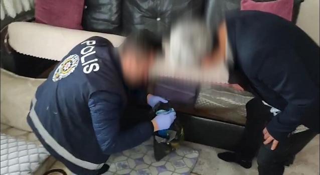 Borçlar ödenmesine rağmen tehditle para almaya devam eden tefecilere operasyon: 2 tutuklama