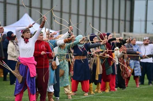 Karacabey’de Geleneksel Okçuluk Şöleni’ne yoğun katılım