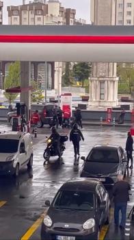 Başakşehir'de akaryakıt istasyonundaki tekmeli yumruklu kavga kamerada