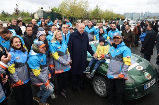 Cumhurbaşkanı Erdoğan, İpek Yolu Rallisi katılımcıları ile buluştu