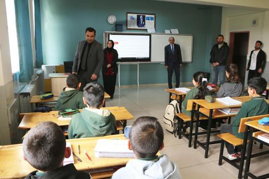 Karlıova Kaymakamı Bıçak’tan okullara ziyaret