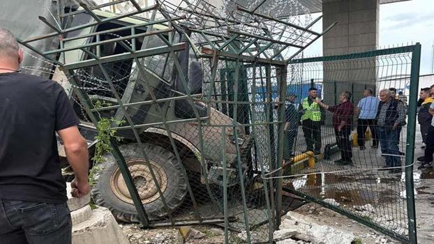 Hamzabeyli Sınır Kapısı'nda askeri araç duvara çarptı; 2 asker yaralı