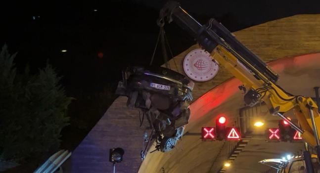 Otomobil tünel girişindeki duvara çarptı; 1 ölü