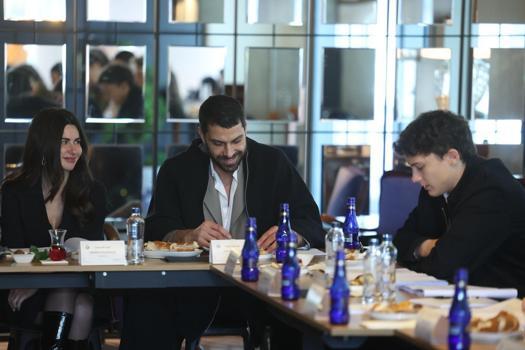 ‘Çiçeği burnunda’ bir set