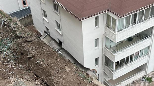İstinat duvarı çöktü; 4 katlı binanın 8 dairesi tahliye edildi