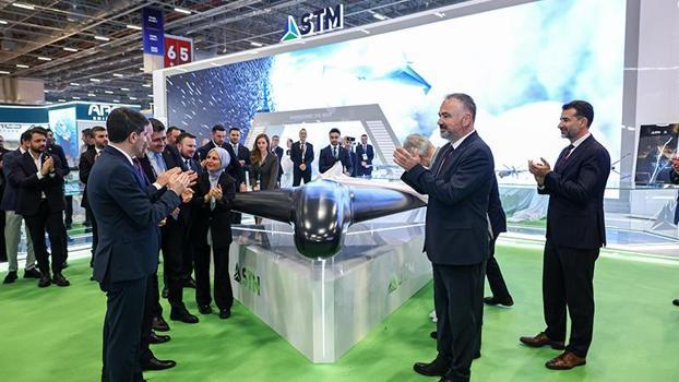 STM, uzun menzilli kamikaze İHA ‘KUZGUN’u tanıttı
