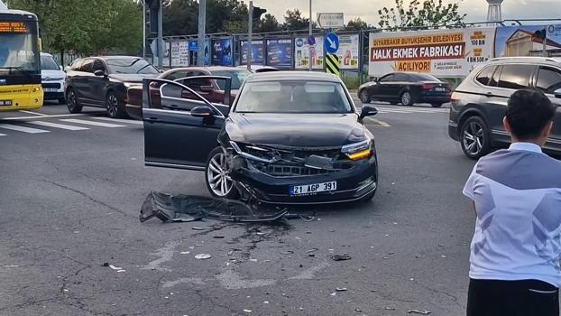 Diyarbakır’da 3 otomobilin karıştığı kazada 4 kişi yaralandı