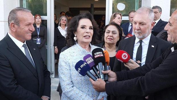 Hülya Koçyiğit KKTC‘de söyleşiye katıldı