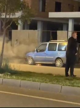 Mardin’de park halindeki araç, alev alarak yandı