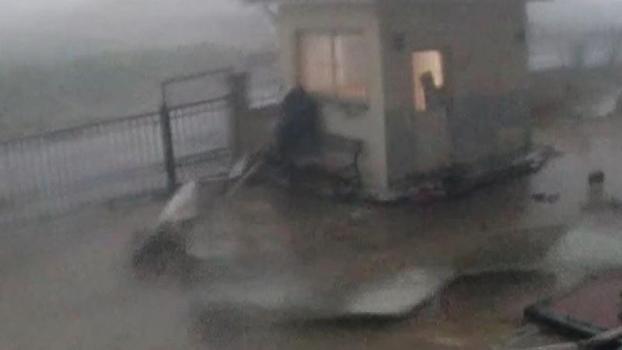 Gaziantep’te fırtınaya yakalanan çobanın zor anları kamerada