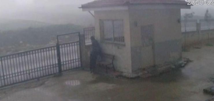 Gaziantep’te fırtınaya yakalanan çobanın zor anları kamerada