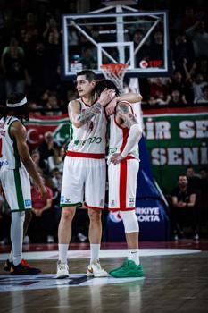 Basketbolda düğüm son maçlara kaldı