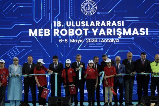 Robotlar, Antalya'da yarışıyor; 11 bin 200 katılımcı, 3 bin 600 robot sahnede