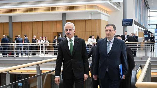 Ulaştırma ve Altyapı Bakanı Uraloğlu, Almanya'da