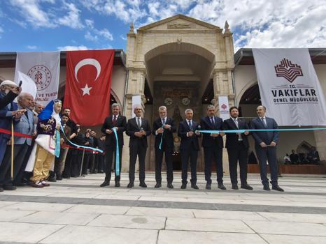 Depremde hasar alan Kahramanmaraş’taki tarihi Ulu Camii, törenle açıldı