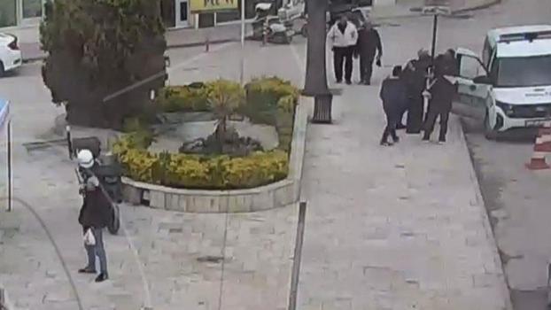 Polislerin ‘heimlich’ manevrası ile hayata tutundu; o anlar kamerada