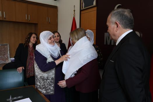 'Barış Anneleri'nden MHP'ye ziyaret / Ek fotoğraflar