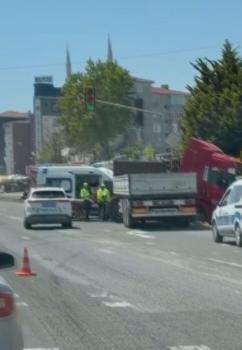 Silivri'de bariyere çarpan TIR'ın şoförü öldü