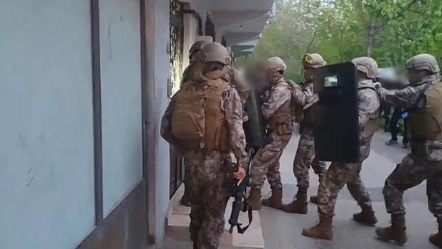 Kıraathane görünümlü kumarhanelerde kadınları kullanıp çiftçileri borçlandırmışlar; 14 gözaltı