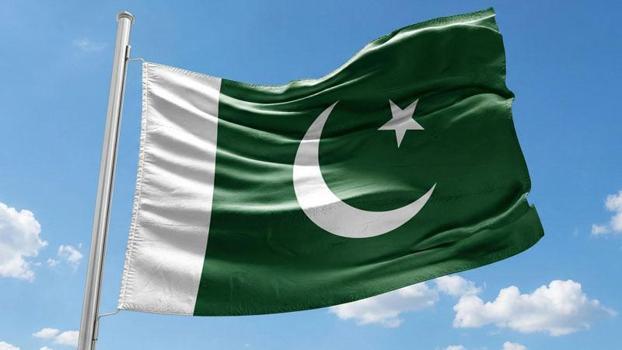 Pakistan'da yolcu otobüsü şarampole yuvarlandı: 4 ölü, 26 yaralı