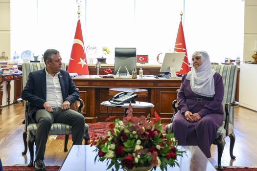 Özgür Özel, 'Barış Anneleri'ni kabul etti