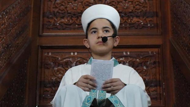 Siirt’te 13 yaşındaki Harun, hutbe okuyup namaz kıldırdı