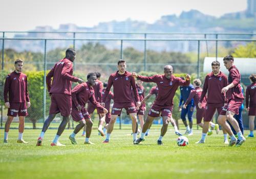 Trabzonspor, Beşiktaş maçı için İstanbul’a gitti